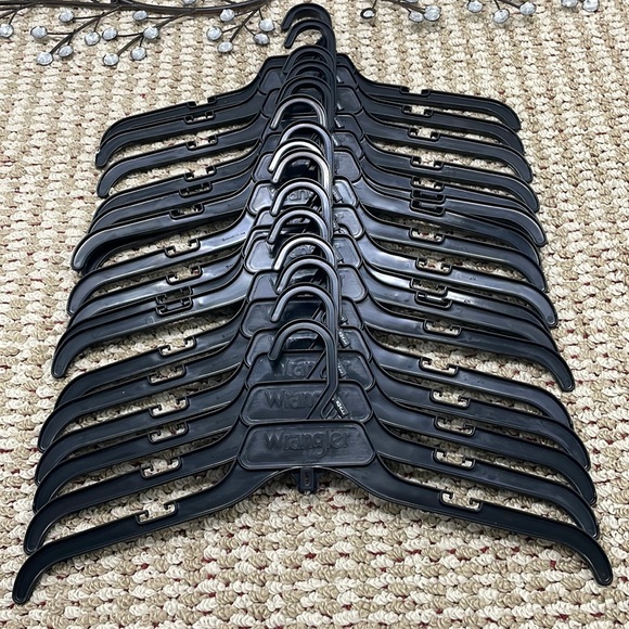 🏇WRANGLER Vintage Shirt Hangers Heavy Duty Plastic Full Size Run 17-pc Set - Picture 2 of 6